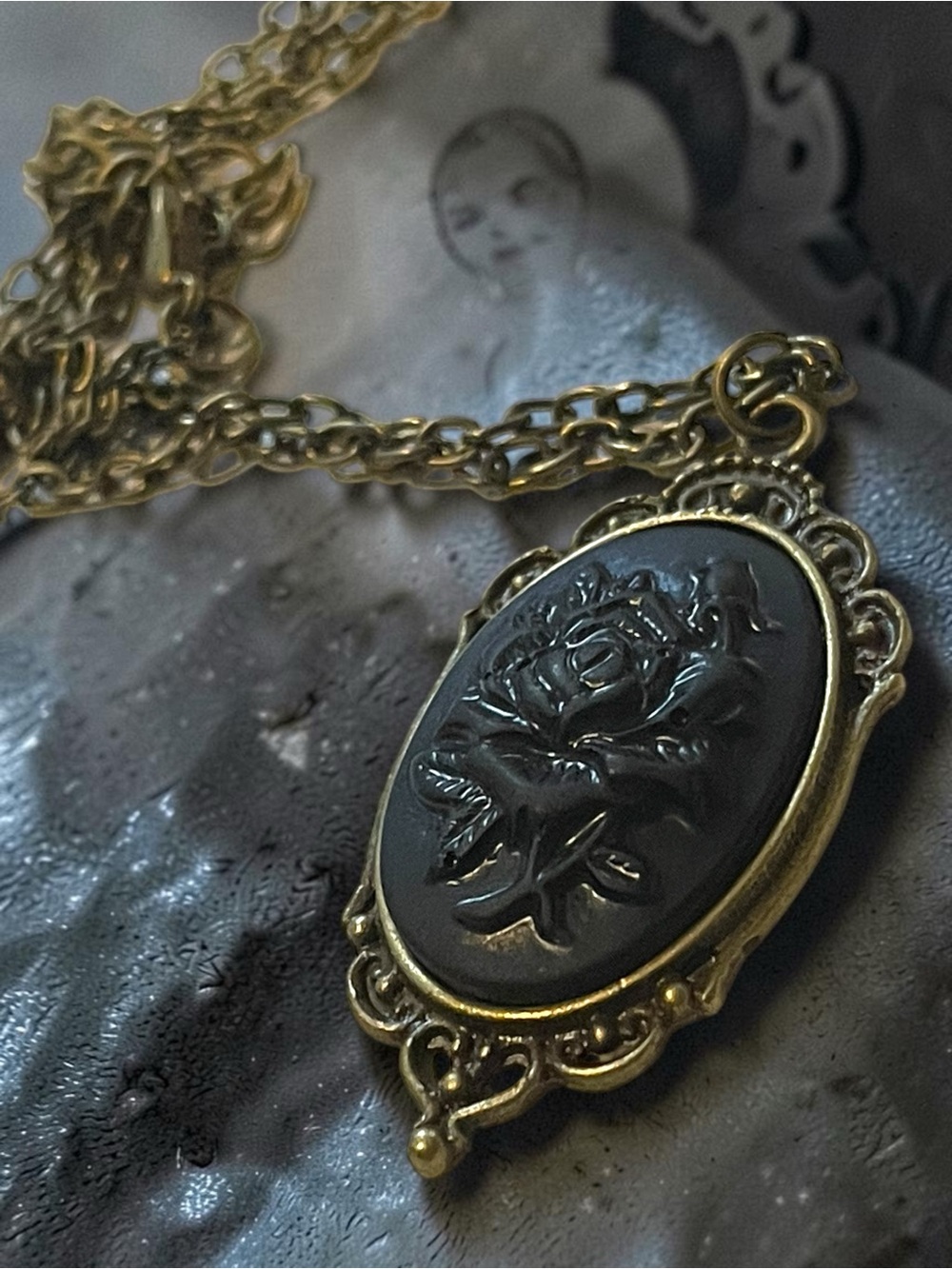 🆕 Vintage Gothic - Black Rose Cameo Pendant Necklace - Timeless Women’s Jewelry